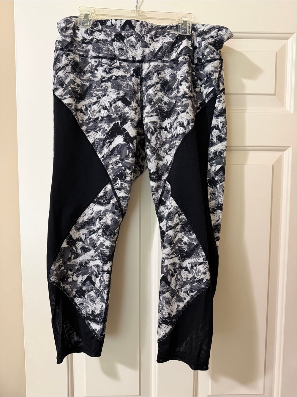 GAP Black and White Marble Panel Athletic Capris